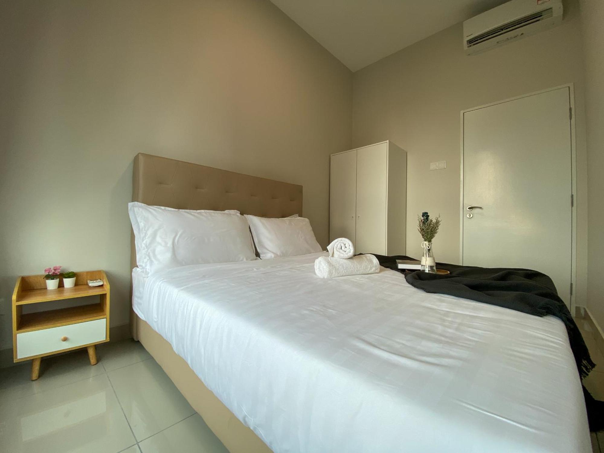 Apartment Lavile Near Sunway Velocity And Mrt Maluri By Iconique